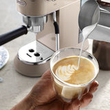 Máquina de Café Manual DeLonghi Dedica EC885.BG - Bege