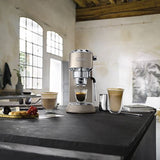 Máquina de Café Manual DeLonghi Dedica EC885.BG - Bege